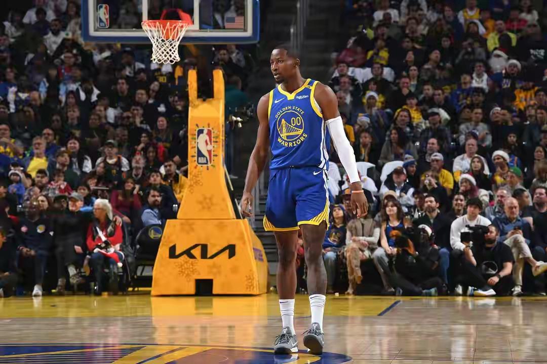 不忍直视，勇士击败步行者，交易吧！
步行者烂，勇士更烂，赢了结果，输了过程，比赛