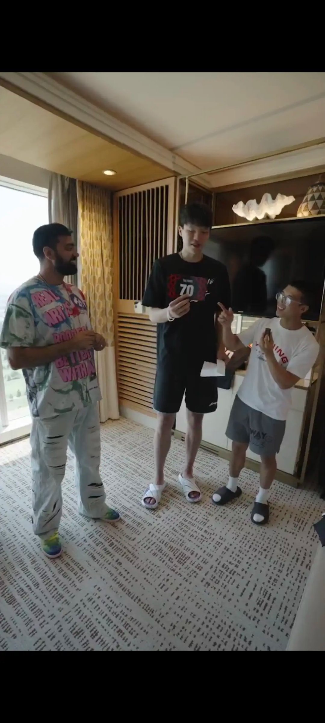 杨瀚森排面仅次于状元弗拉格，nba2k最先公布评分的前两位球员就是杨瀚森的70和