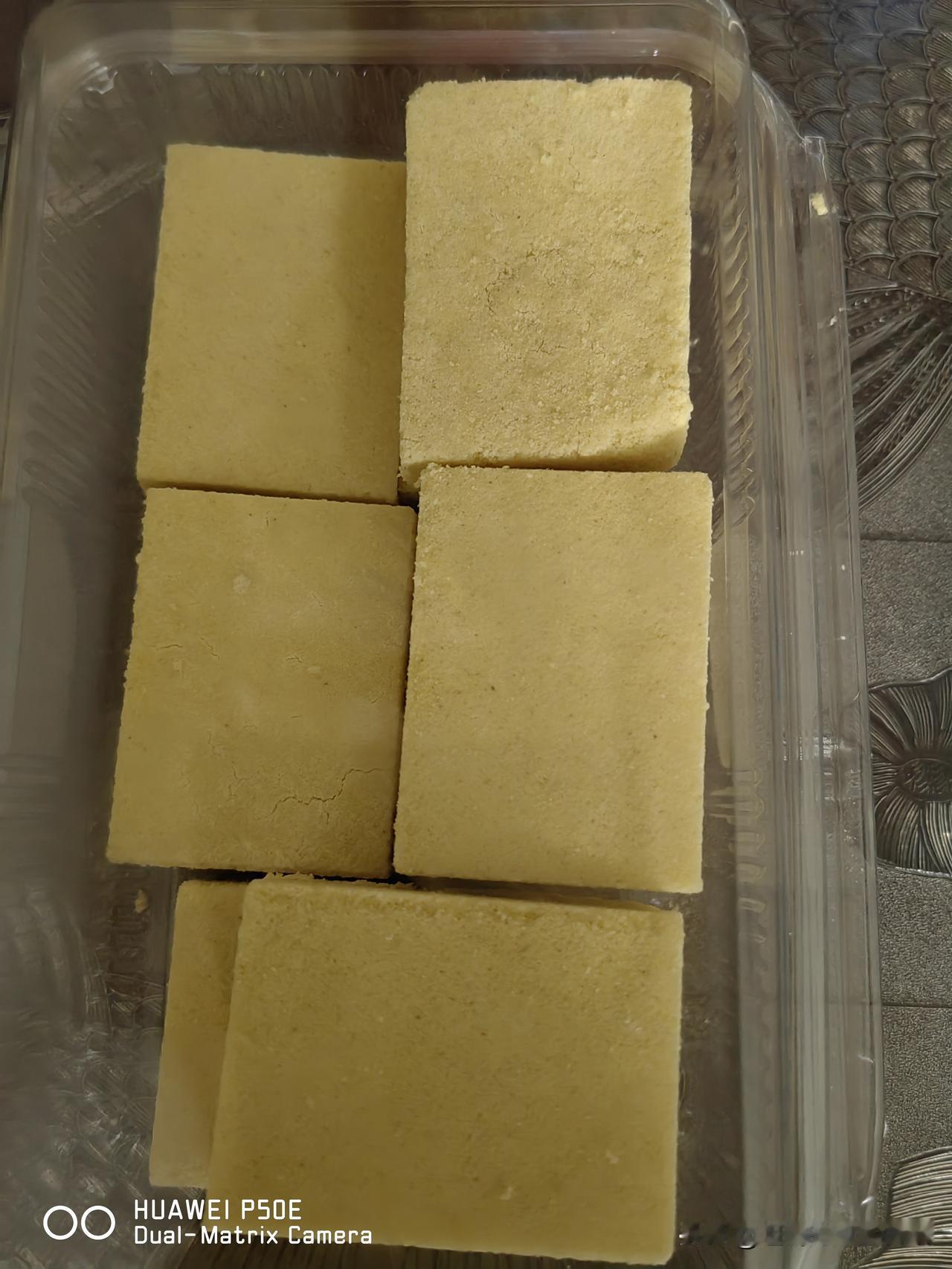 7月夏季吃绿豆糕，最佩服的人是谁？
        在70年代吃绿豆糕是一件奢望