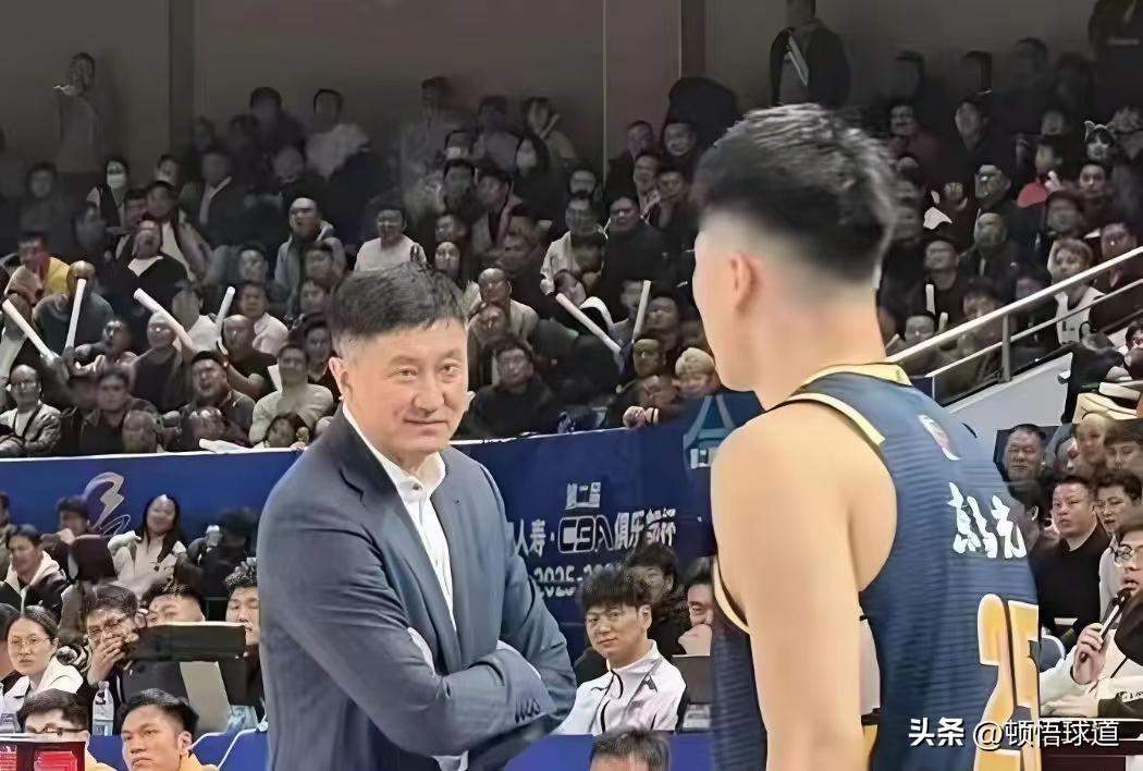 什么叫有教无类？
看杜锋对张皓嘉、杜润旺、张文逸他们就明白了。
只要他们肯练，杜