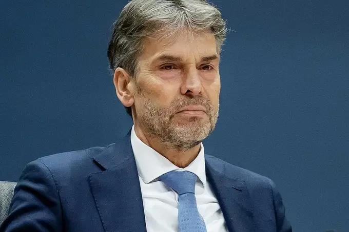 荷兰疯了！他还在幻想自己能在安世半导体这件事上赢得胜利，所以他不仅暂停向安世东莞