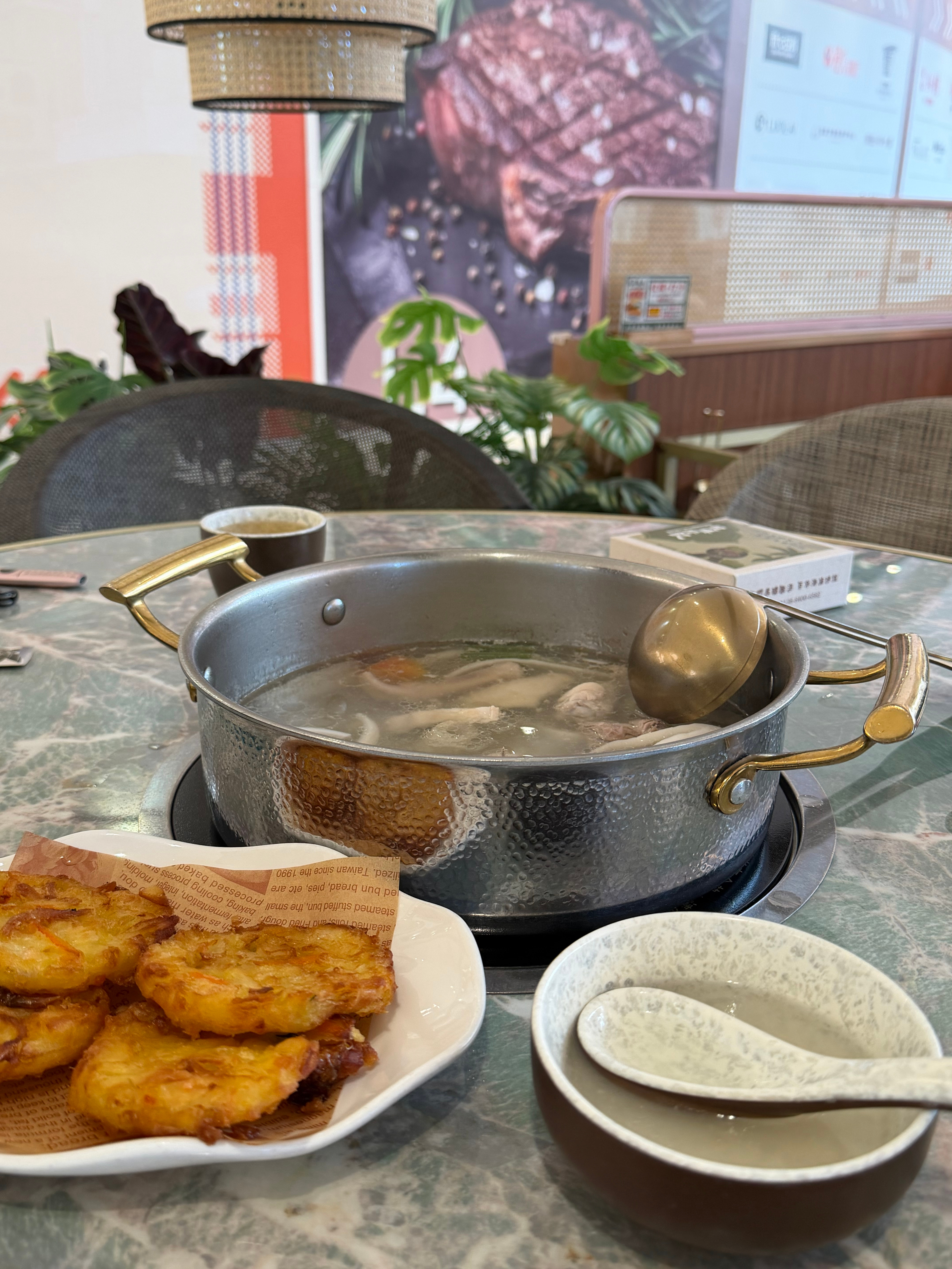 莓莓吃什么 好久没来吃椰子鸡了🥥今天去做了海菲秀+舒敏 最近熬夜毛孔太堵了今晚