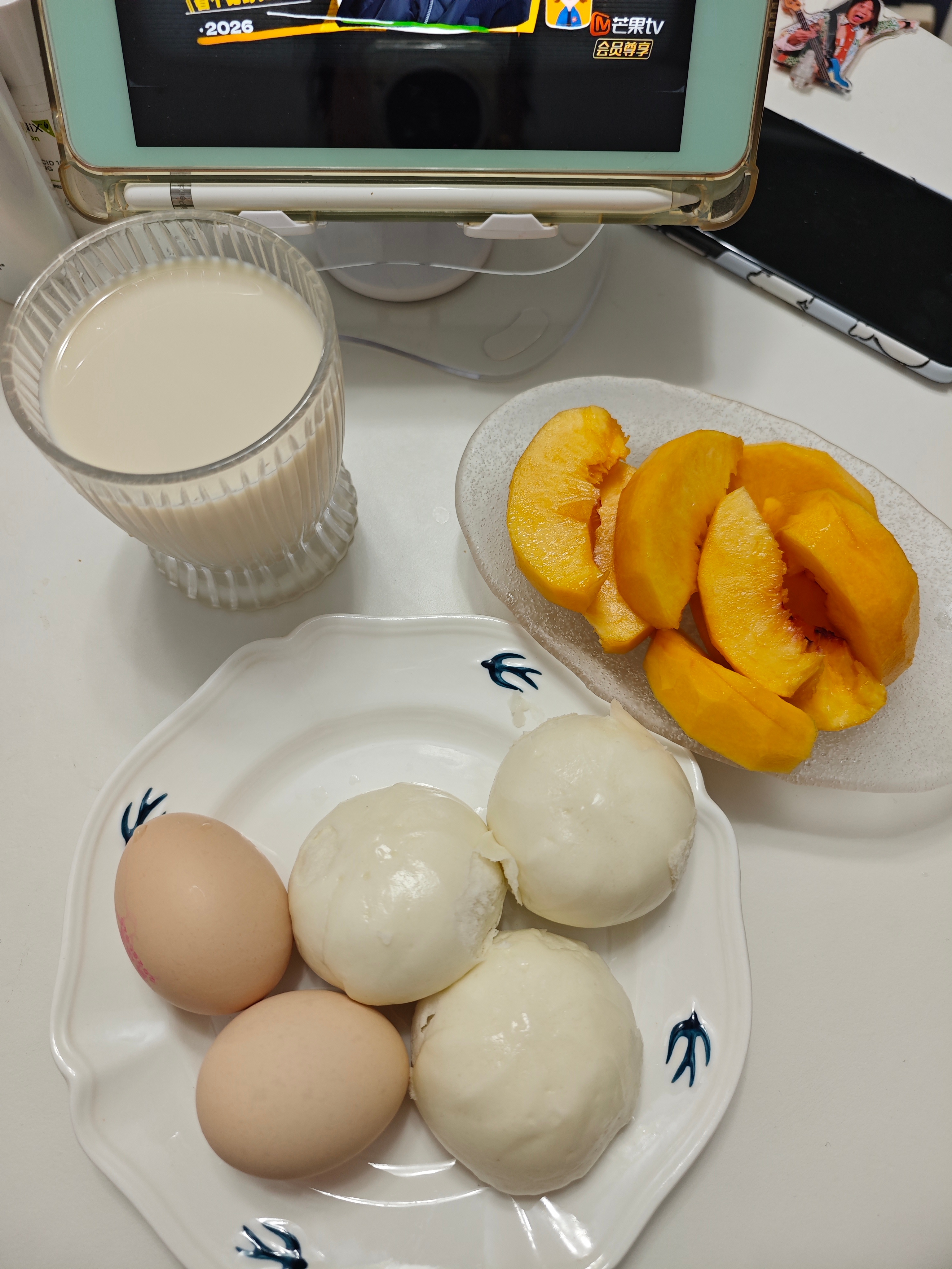 食欲稳定的一周，心情也很稳定。爬坡三周掉了三斤，早上鸡蛋+碳水+咖啡（各种），中