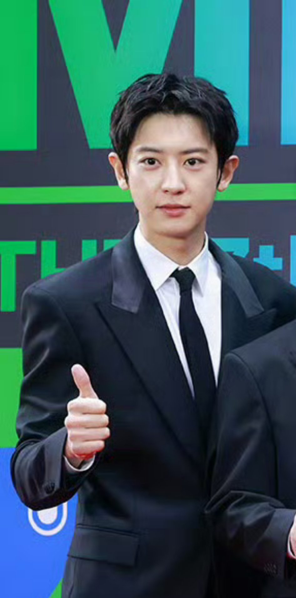 上一次朴灿烈走红毯还是上一次 