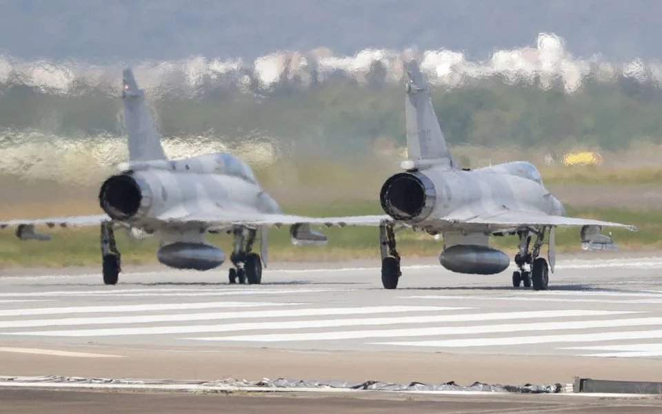 法国就向乌克兰提供幻影战机一事向希腊施压2026年4月9日,希腊《每日新闻报》(