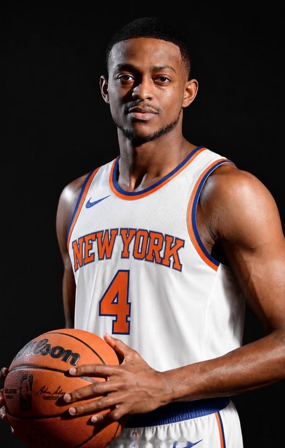这应该是NBA历史上最大的卧底了 福克斯