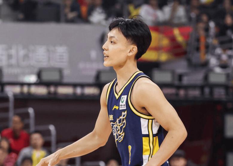 错怪郭士强了不选徐杰去国家队是对的！

徐杰已经连续多场比赛拉胯，遇上廖三宁简直