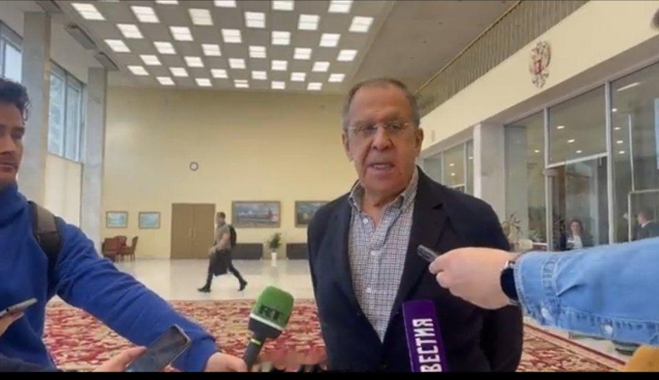 美国未向陪同拉夫罗夫前往纽约联合国安理会的俄罗斯记者发放签证，拉夫罗夫表示: 这
