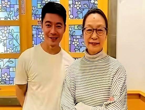 这瓜吃着也太堵得慌了！

现在网上吵翻了，有人说“奚美娟儿子连亲爹是谁都不知道，