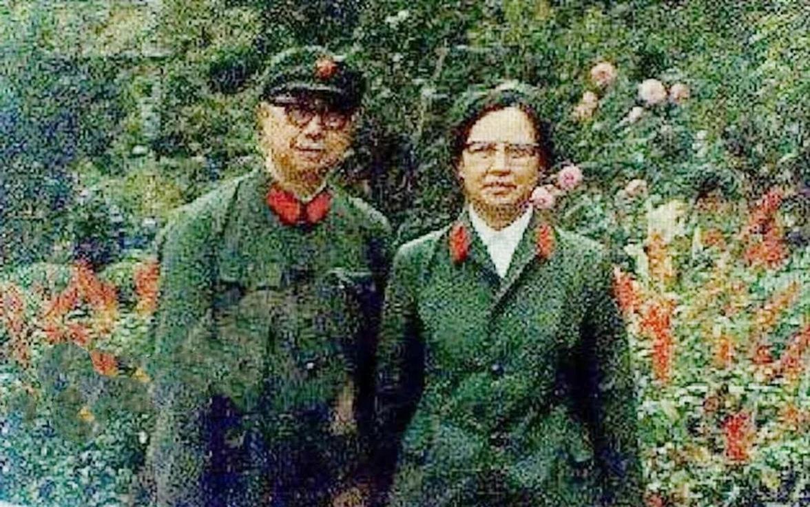 1956年，开国中将成钧在妻子周月湘去世后再次结婚，没想到，这次结婚没能得到大家