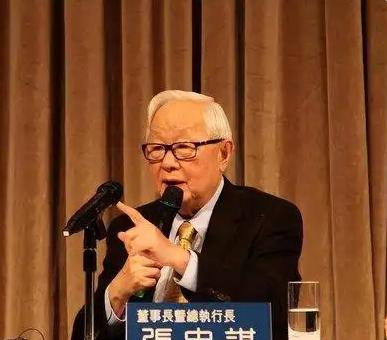 台积电负责人张忠谋嘲讽：大陆虽有100万亿，但连一块高端芯片都造不出来！美媒跟着