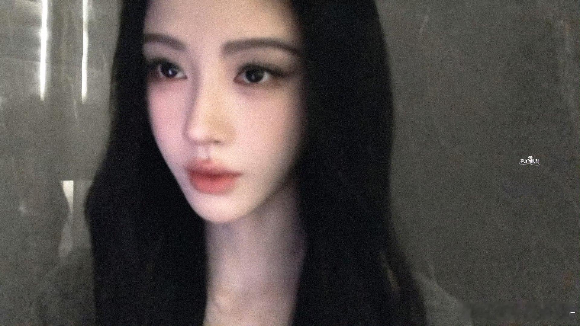 在鞠婧祎剧组好幸福啊三天两头被请客，从9.20到10.1连续请万花剧组喝了三次奶