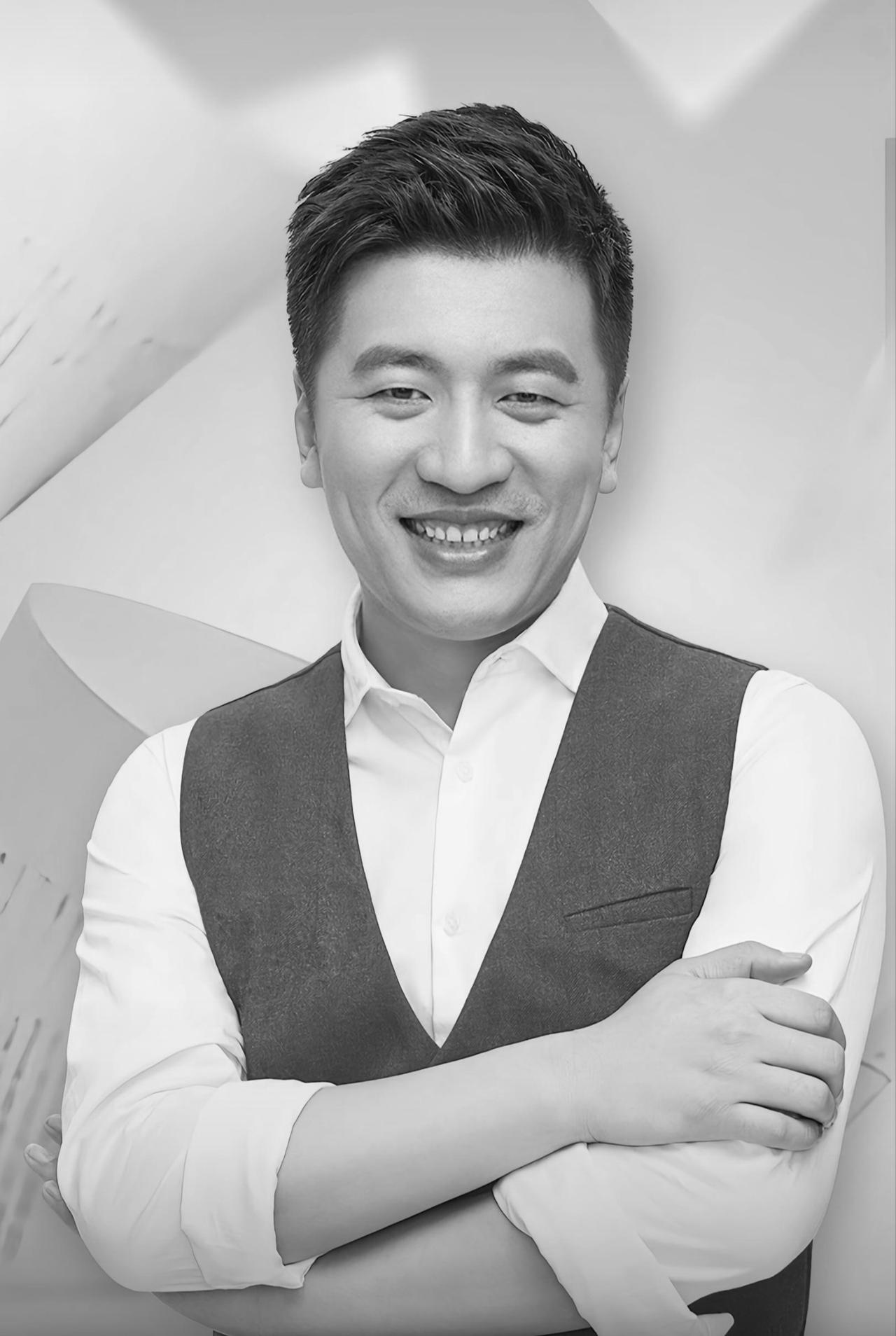 早前看到消息说张雪峰老师
因心脏骤停抢救的消息时，
还觉得是有人造谣的吧！
怎么