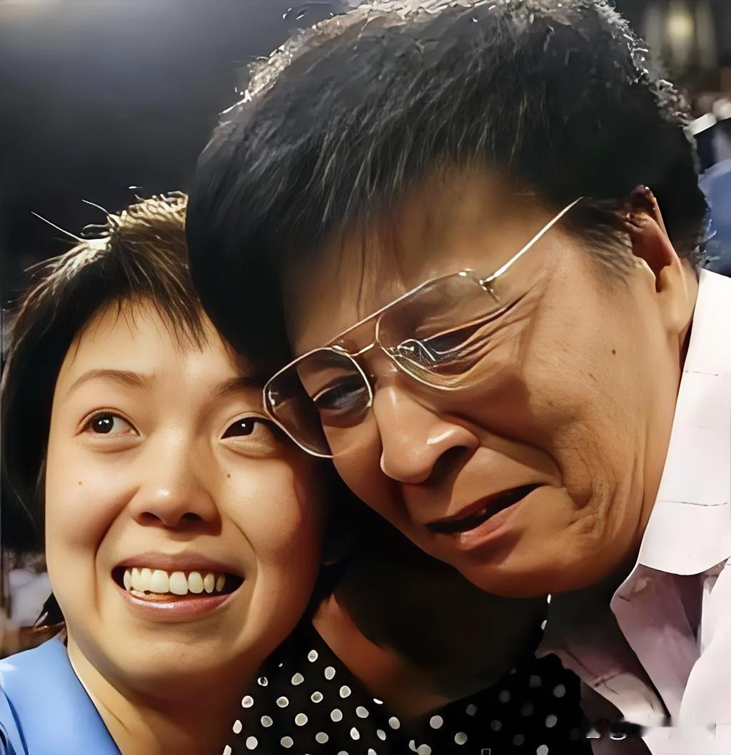 你觉得王楠和张怡宁哪个嫁的好？

别再羡慕张怡宁嫁的有多好了，看看现在优雅挺拔的