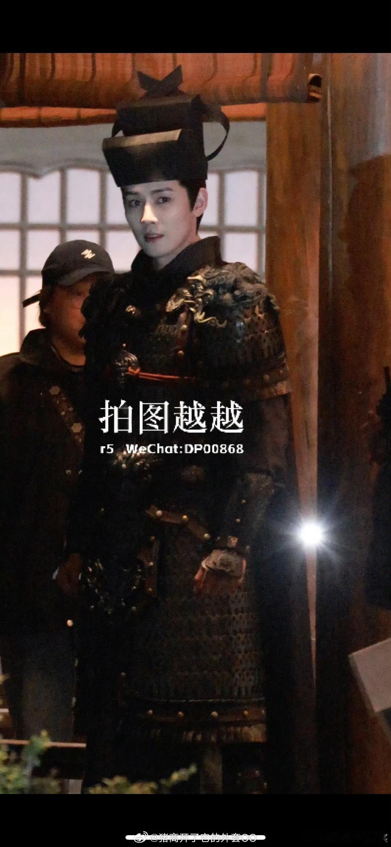 田曦薇任豪同框路透生图 当田曦薇的修图师真的很轻松啊，她的生图跟精修图几乎没有什
