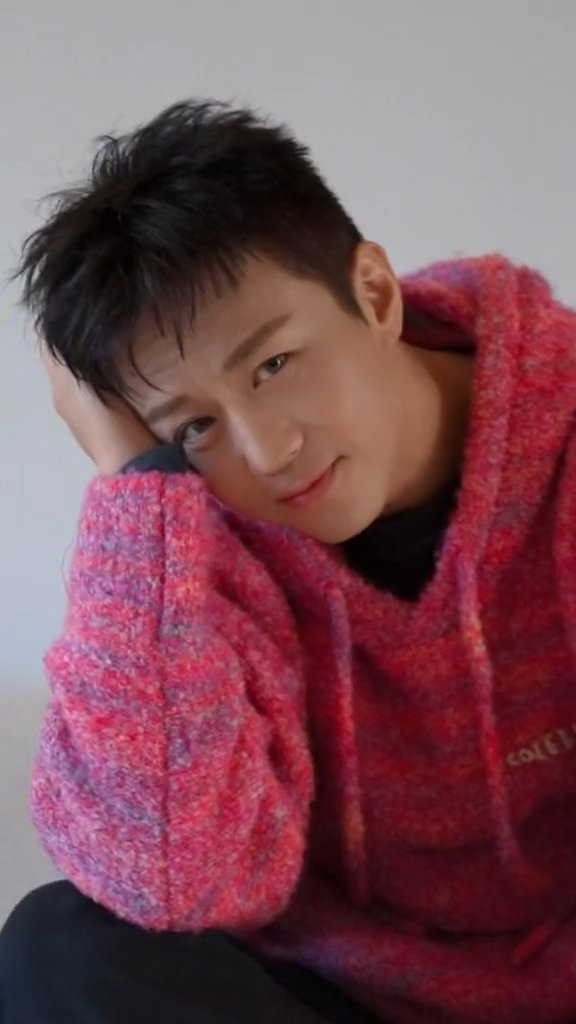 邓超复刻小鹿妆鹿晗化妆师给邓超化了1小时妆 超哥这么帅为什么不适合戴美瞳鹿晗卖家