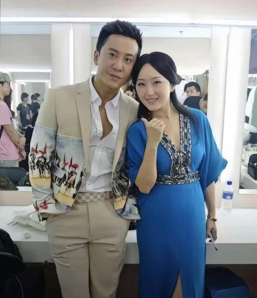杨钰莹： 又来我这儿蹭饭？

毛宁： 嗯，酸辣土豆丝，非得你做的才对味。

杨钰
