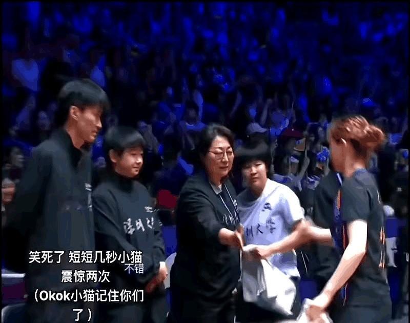 笑不活了！

刘炜姗何卓佳你俩儿真逗，这么大个孙颖莎都没看见啊，可能是想跟李雅可