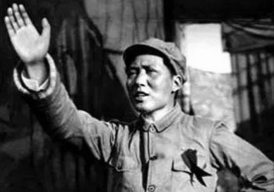 1930年寻乌，毛主席在一间简陋的书房里，面对着一堆晦涩的书本和教条主义的争论，