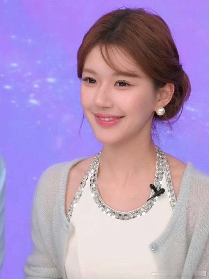 #赵露思回应变漂亮了##赵露思[超话]# 美丽没有捷径的朋友们 哪怕天生丽质 都