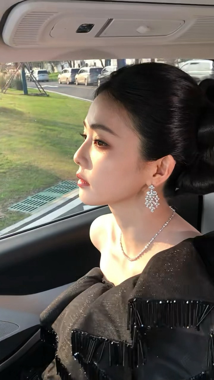天姿 妈生脸的优越 闪耀芭莎 ​​​