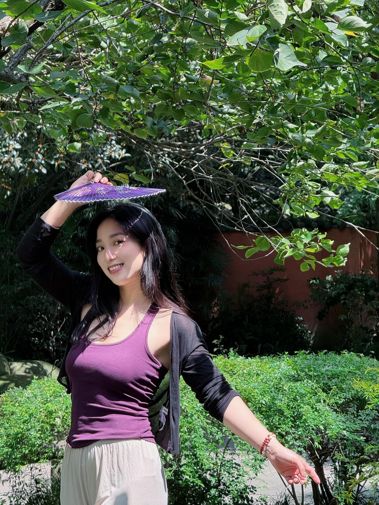 初秋的杜甫草堂也很美啊，空气里都是桂花的香味，这样的才是最完美的，懂得都懂！
微