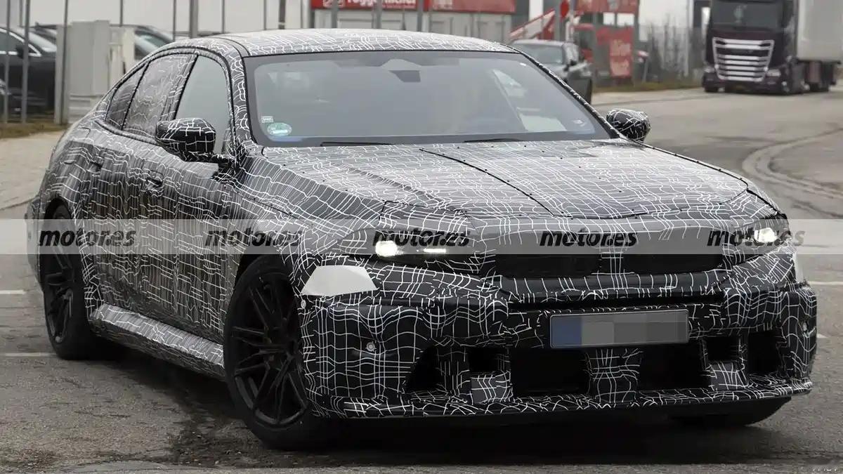 宝马M5在国内卖不动？问题在哪里？绿牌？造型？外媒谍照，中期改款的M5要来了。外