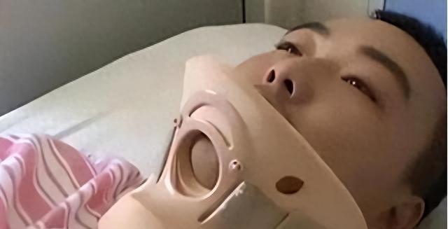 十厘米没接准，脊椎当场断了，他现在怎么活？
十年前在吉大四院门口，曲岩伸手去接一