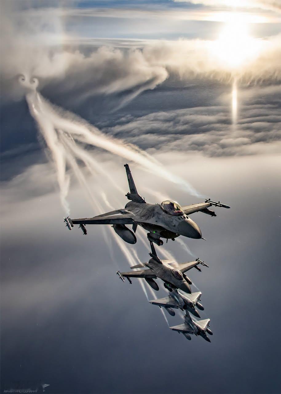 法国空天军“幻影”2000-5和波兰空军F-16，波兰降温了，摄影师被冻得透心凉