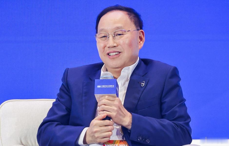 近日，赛力斯汽车完成工商信息变更，创始人张兴海不再担任公司董事长，由其子张正萍接