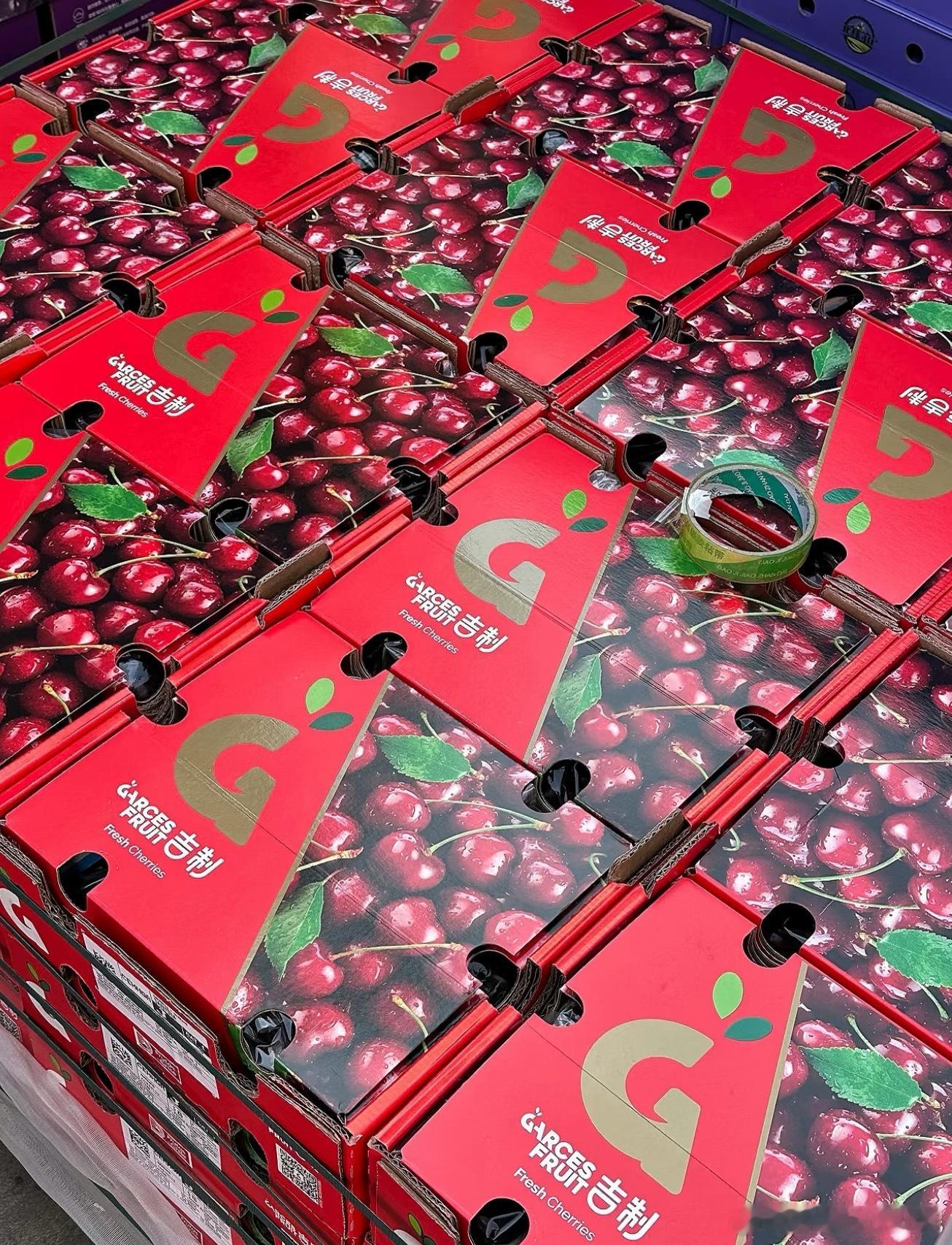 车厘子卖家赌涨价压货团购12箱车厘子收到陈年僵尸果 今年车厘子价格崩了，而且据说