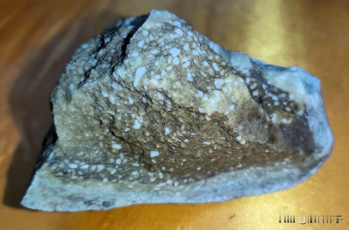 其实早在很久以前我就说过，安庆陨落带的核心，便是大规模的月球高地斜长岩体系。
月