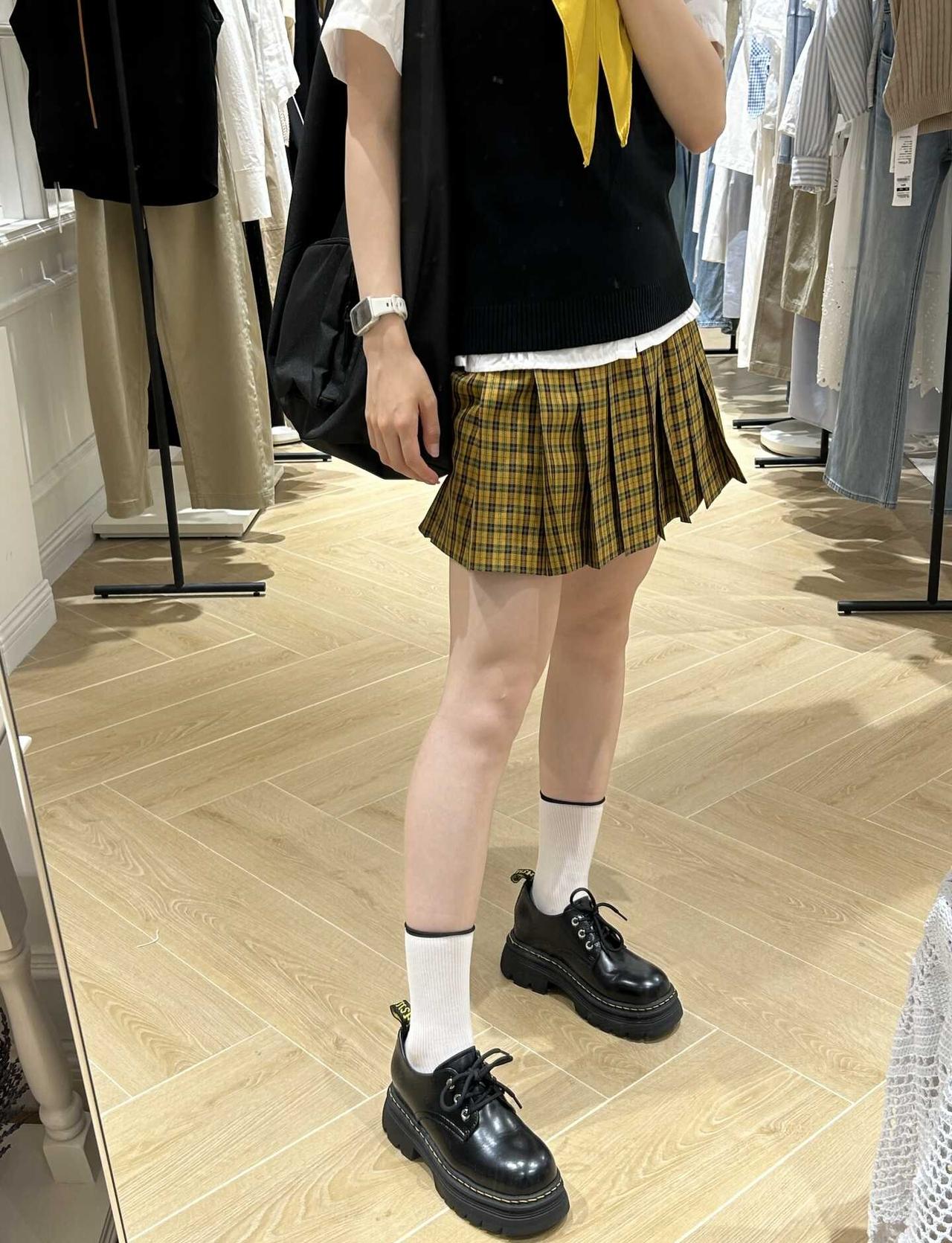 上海citywalk请狠狠吻住这双小皮鞋！！！
穿上这双鞋去户外走走 小个子增高