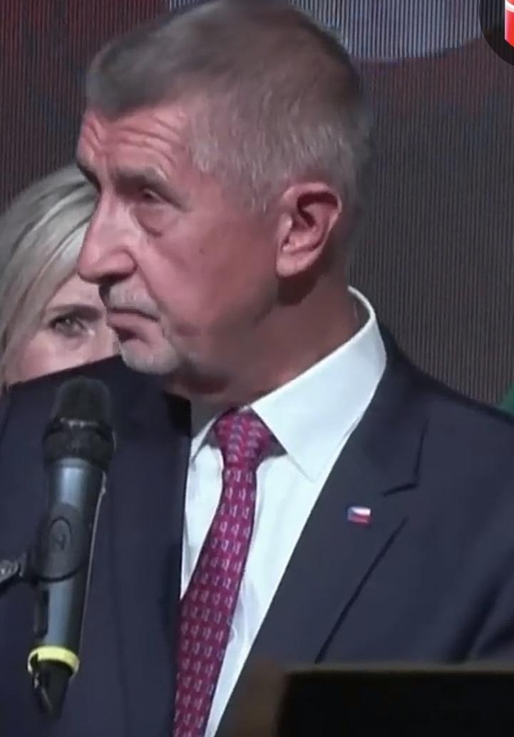 捷克总理安德烈.巴比什是一个比较务实的领导人，在欧盟表示要将2035年欧盟成员国