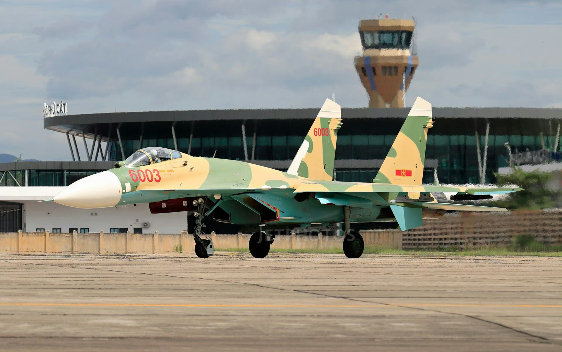 #航空新视野[超话]# 越南空军的苏-27S战斗机，30年前，我国空军开始装备苏