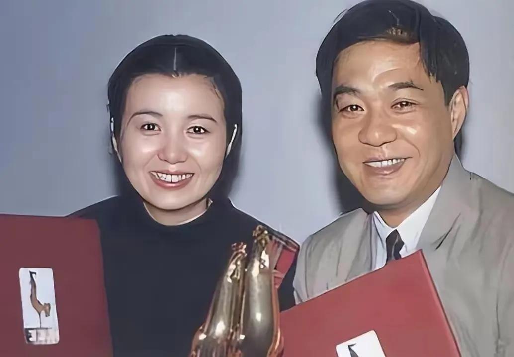 原来他们曾经是两口子啊！只知道女主是杜淳的后妈，杜志国的现任妻子。男主是谁就不大