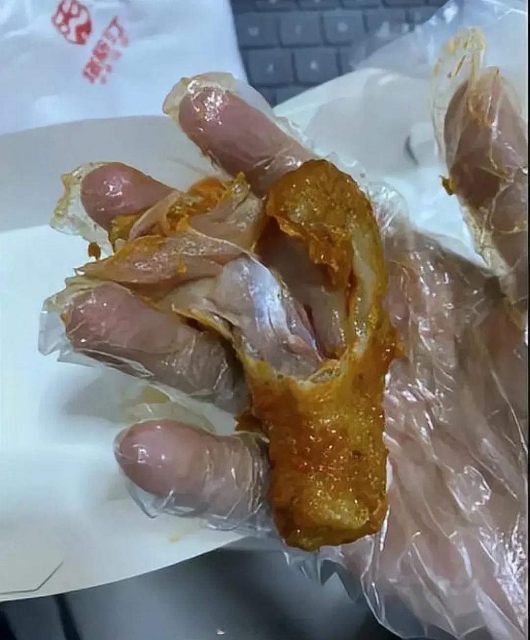 塔斯汀回应汉堡里吃出生肉 这食品安全可不是小事啊，律师都说了，消费者有权要求十倍