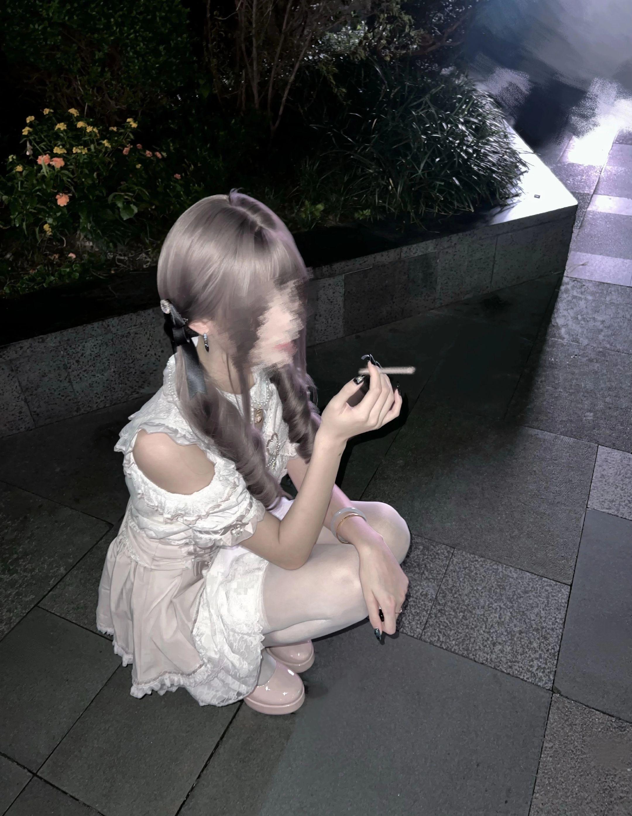 坏事做尽还想让人垂怜 我就是这样的人啊。