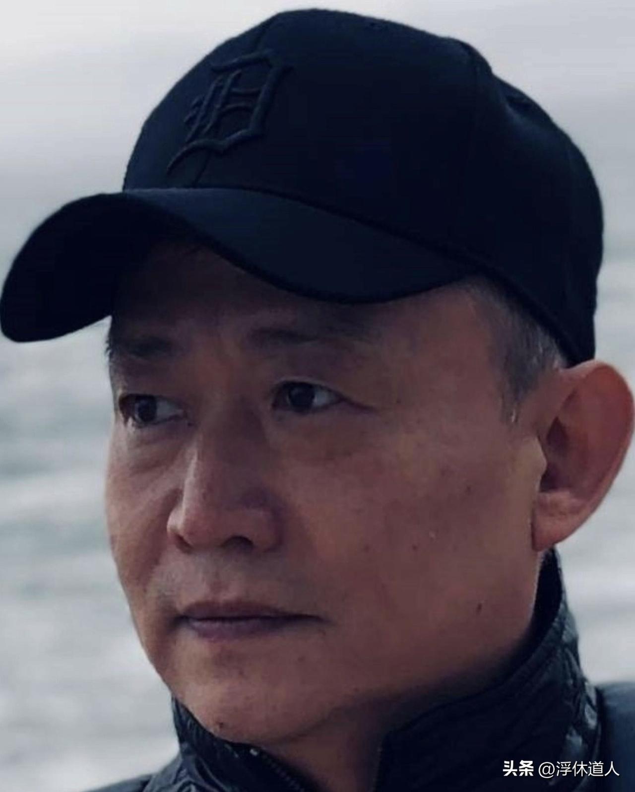 我一直比较“迷信”：相由心生！

你看，卢麒元先生，这相貌，没说的！无论把他丢进