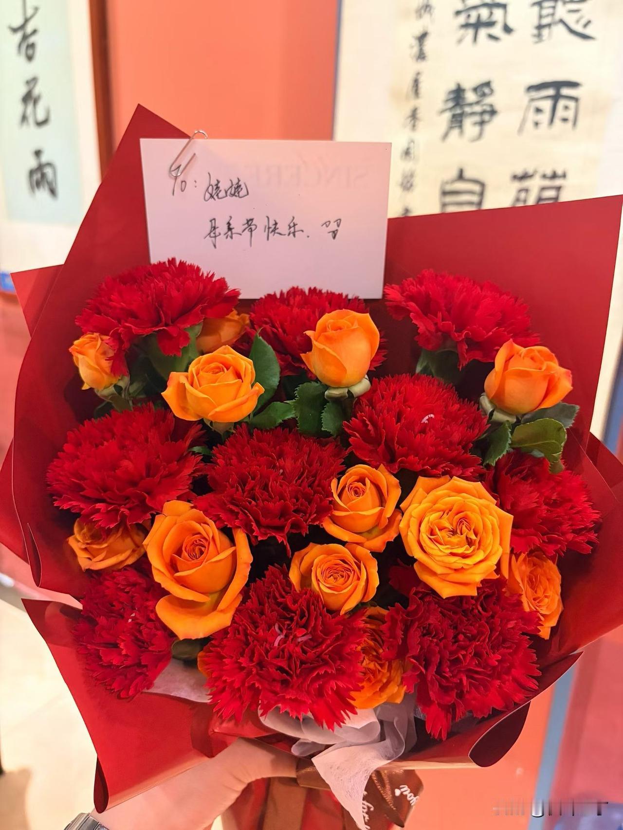 今天是母亲节，全国人民就知道，好像就我那俩孩子不知道似的，一点动静都没有。

 