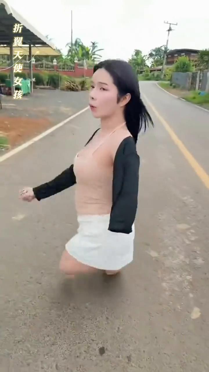 折翼天使女孩。
她是世界上最不服输的女孩。