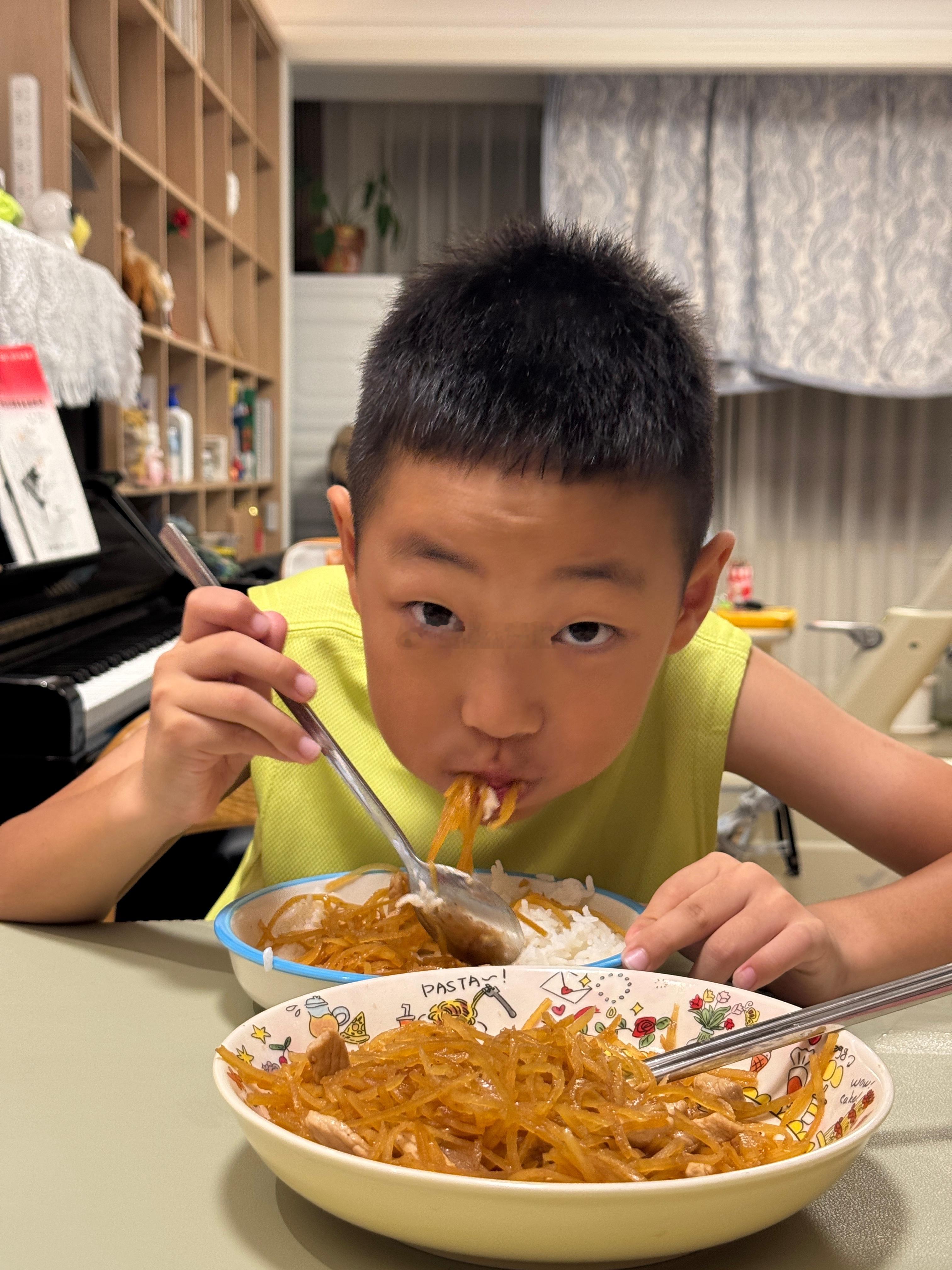 晚饭炒了土豆丝多多：以前是我误解了你的实力！今天我终于了解了你的面积！我：…什么