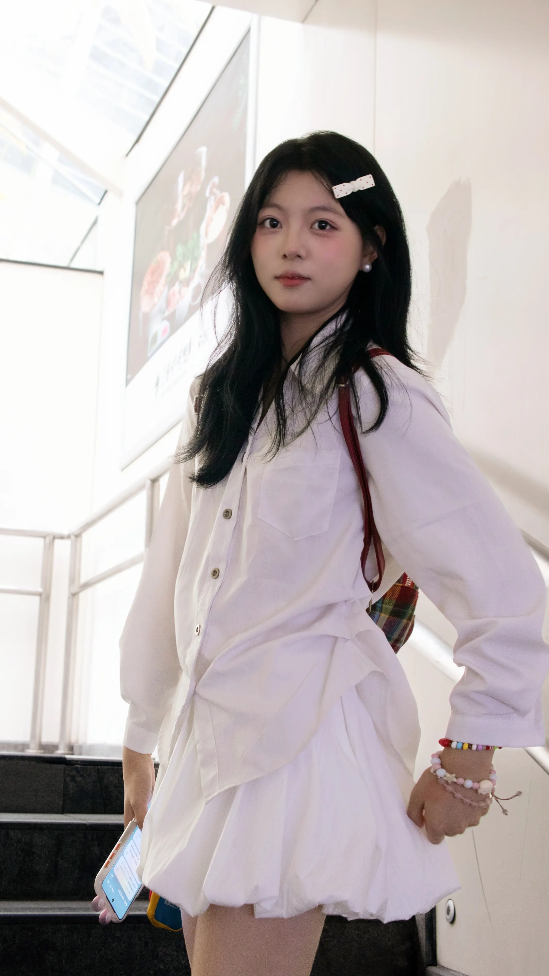 她是一座白色的岛屿