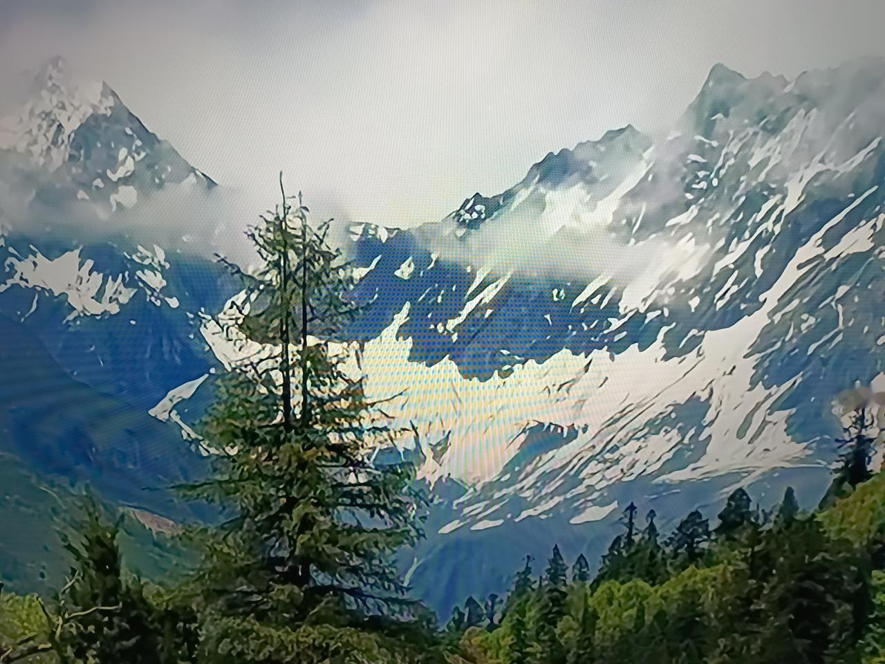 看到雪山，我就想起了那句话，高处不胜寒