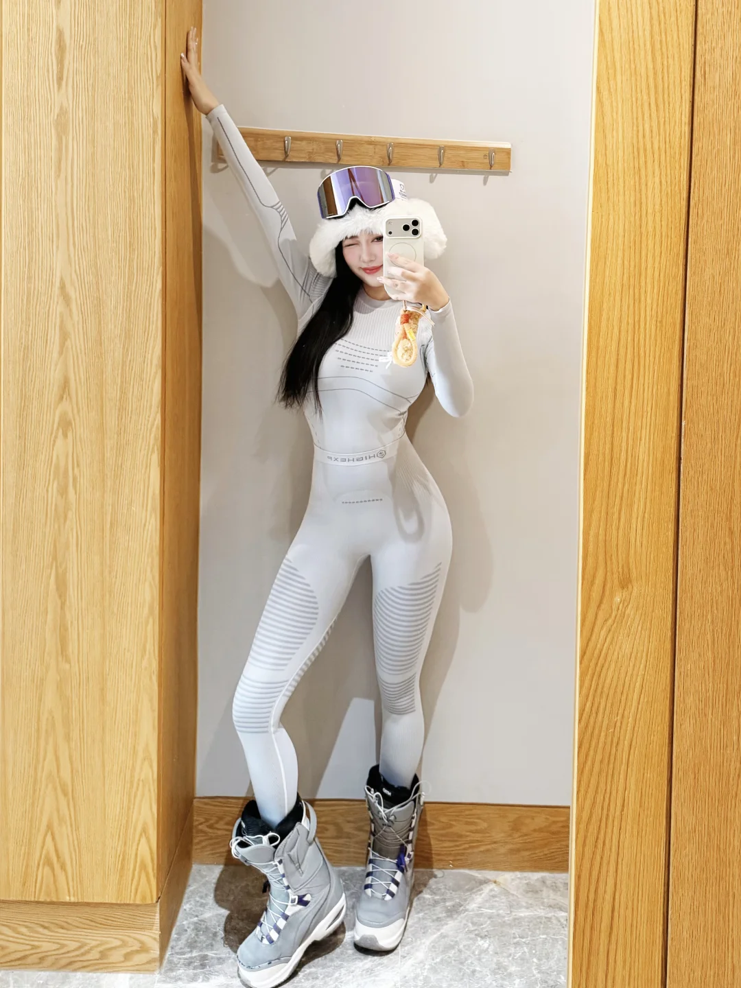 牵住我～滑雪就不会摔倒啦