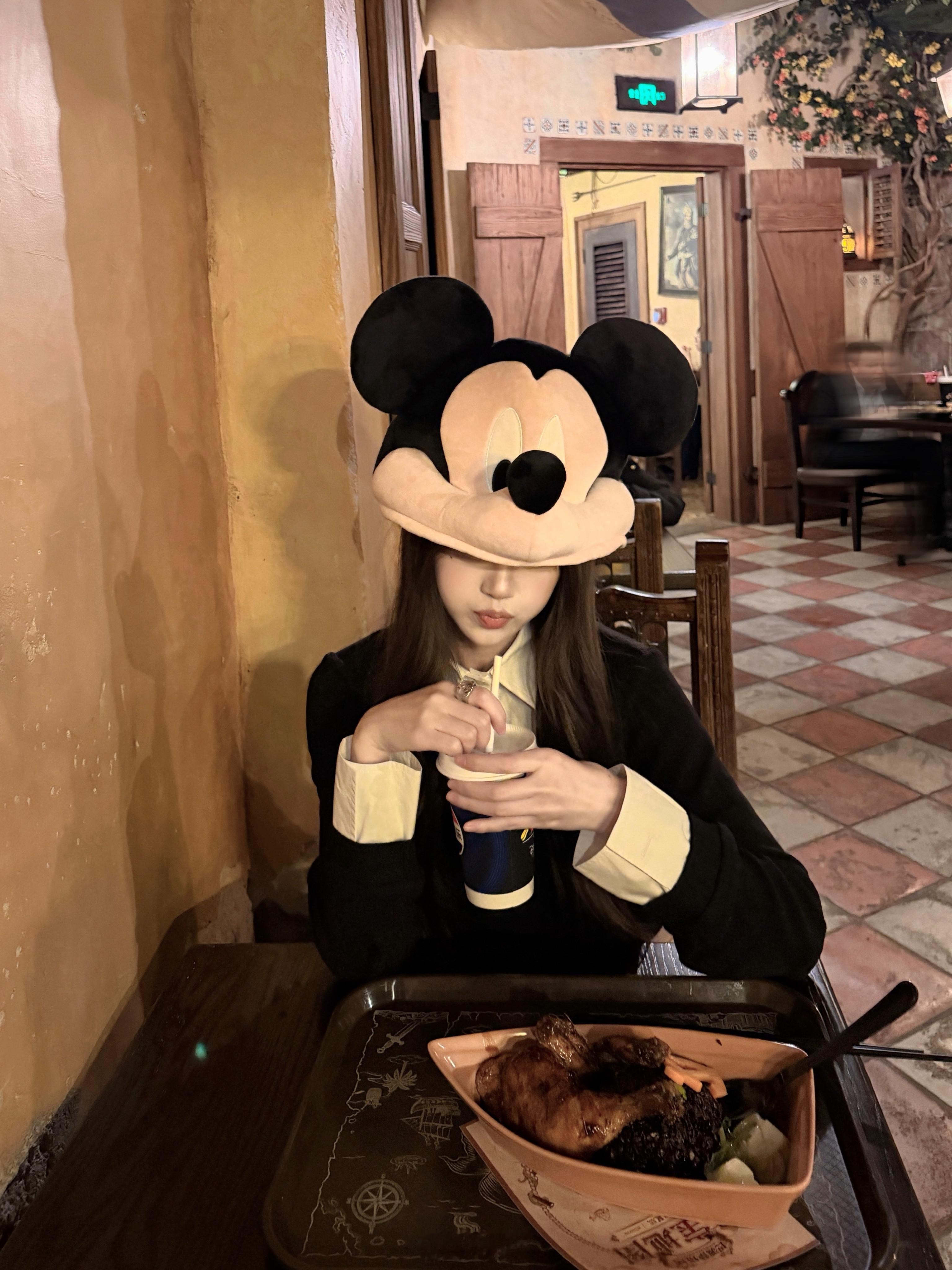 ♡快乐𝑫𝒊𝒔𝒏𝒆𝒚 𝒅𝒂𝒚🐭🪄₊⁺₊⁺ 