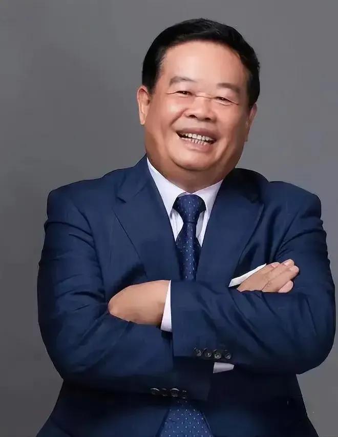 1987 年玻璃厂迁址，曹德旺遇退土方报价奇低之事。市场价 3 元/m³，闽侯人