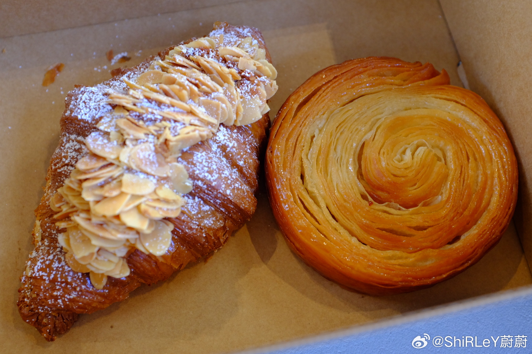 价格么我觉得算贵的，十四五块一个，但是呢酥脆掉渣，还是值得尝试的 吃货蔚在澳洲