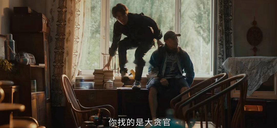 烧饼还是吃了没文化的亏低智商犯罪 方庸家的东西随便拿一件都够吃很久了，刘直偏偏一