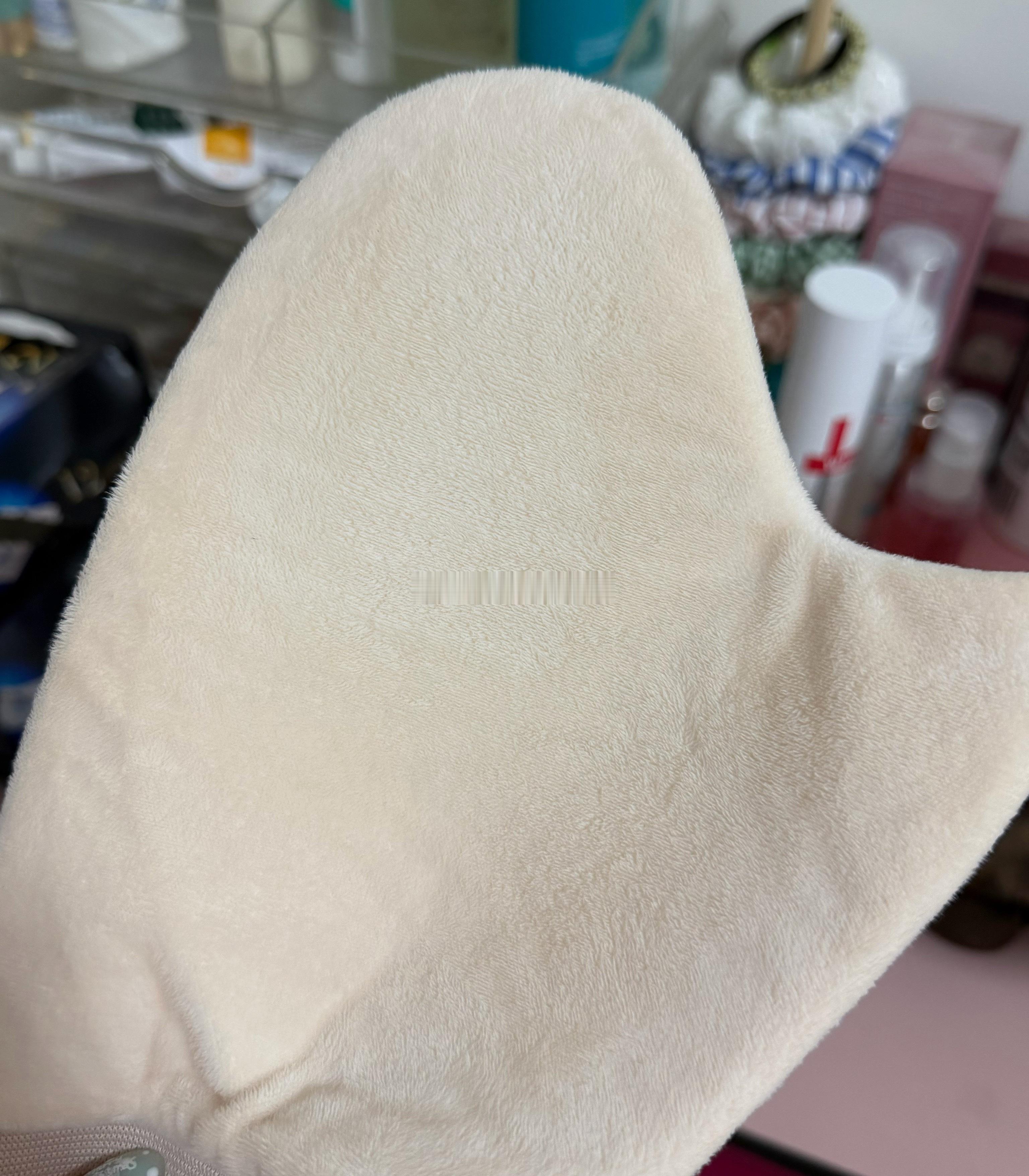 买了个涂身体乳的 的确不脏手了但是好吃我的乳啊！！ 